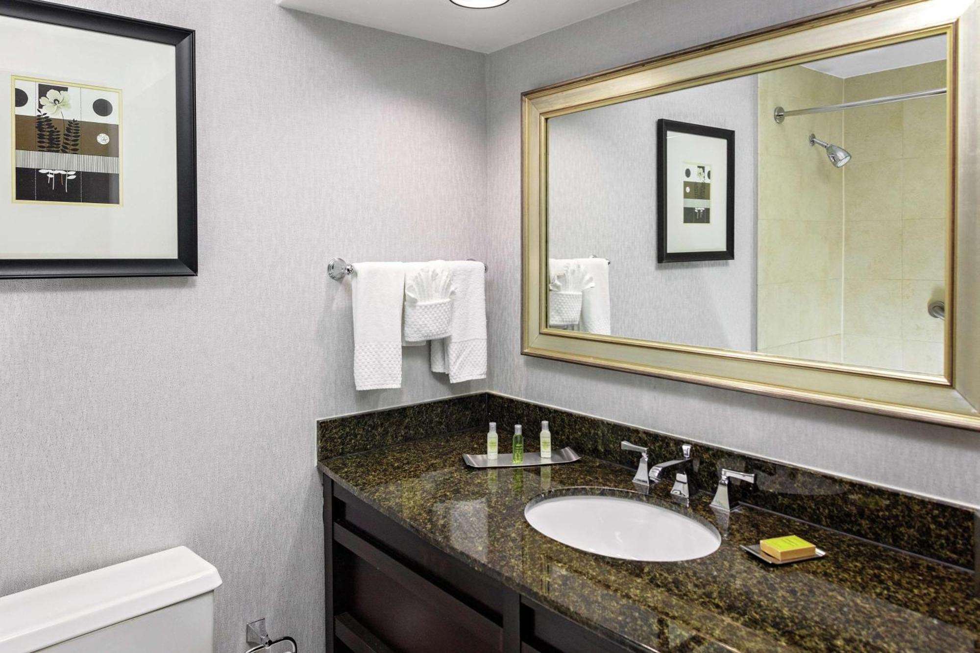 Doubletree By Hilton Hotel & Executive Meeting Center Omaha-Downtown Extérieur photo